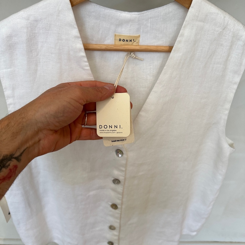 DONNI.
Women's The Linen Vest - Picture 3 of 4